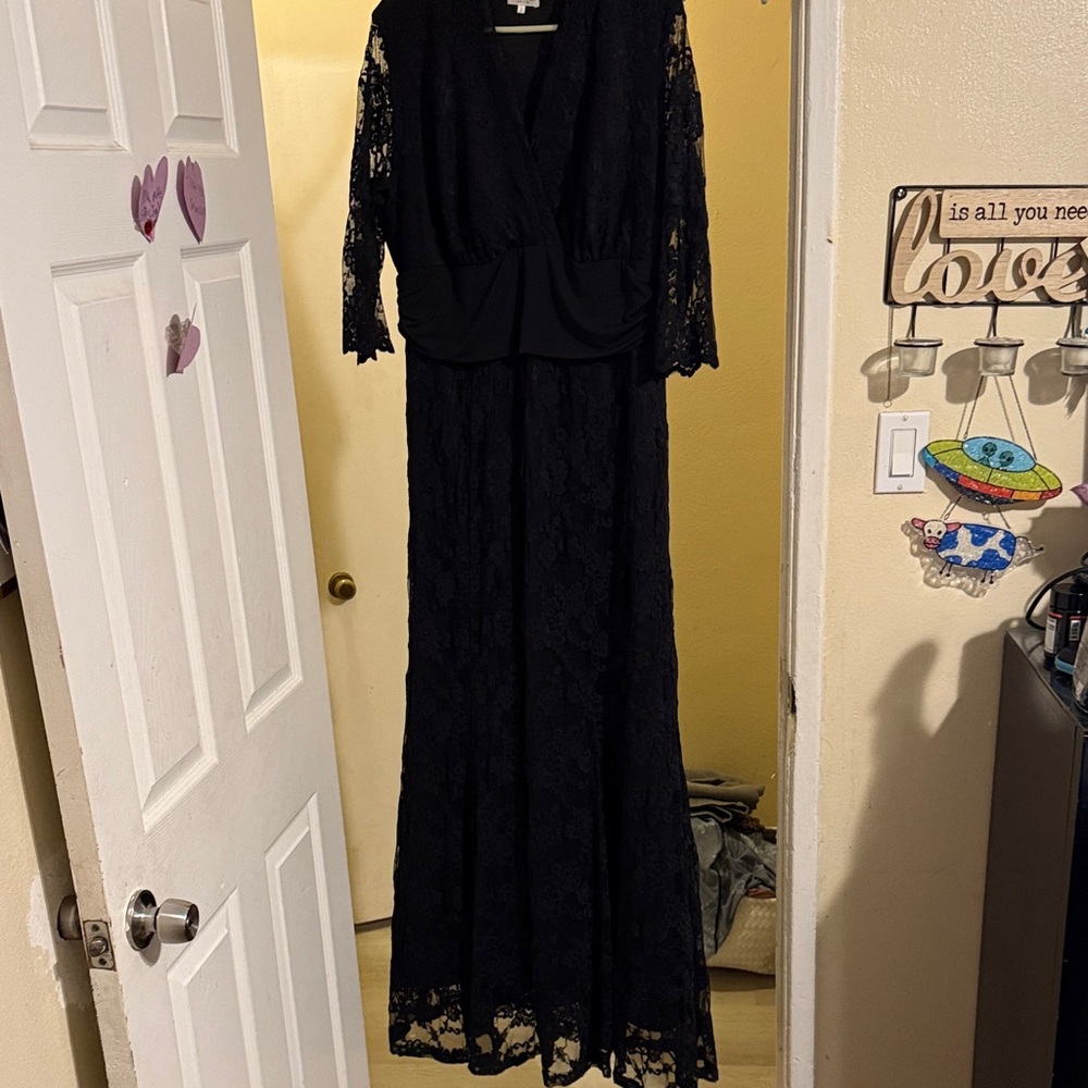 Kiyonna Elegant Black Lace Long Sleeve Gown